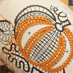 Pumpkin lace pattern