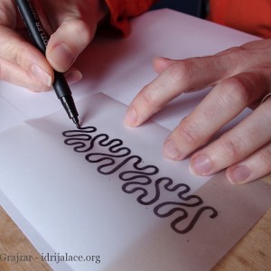 Delavnica risanje vzorcev za klekljano čipko v centru Maribora
