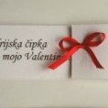 Mala priponka za Valentinovo v embalaži