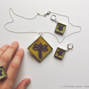Vijolično rumena kolekcija  - nakit vitraž čipka